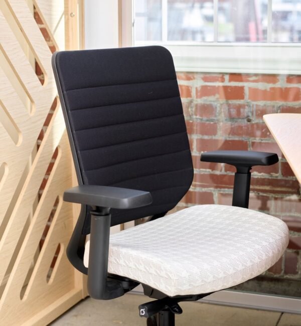 Genus Seating - Image 7